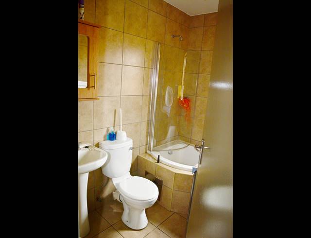 2 BEDROOM APARTMENT FOR SALE IN OLIFANTSVLEI